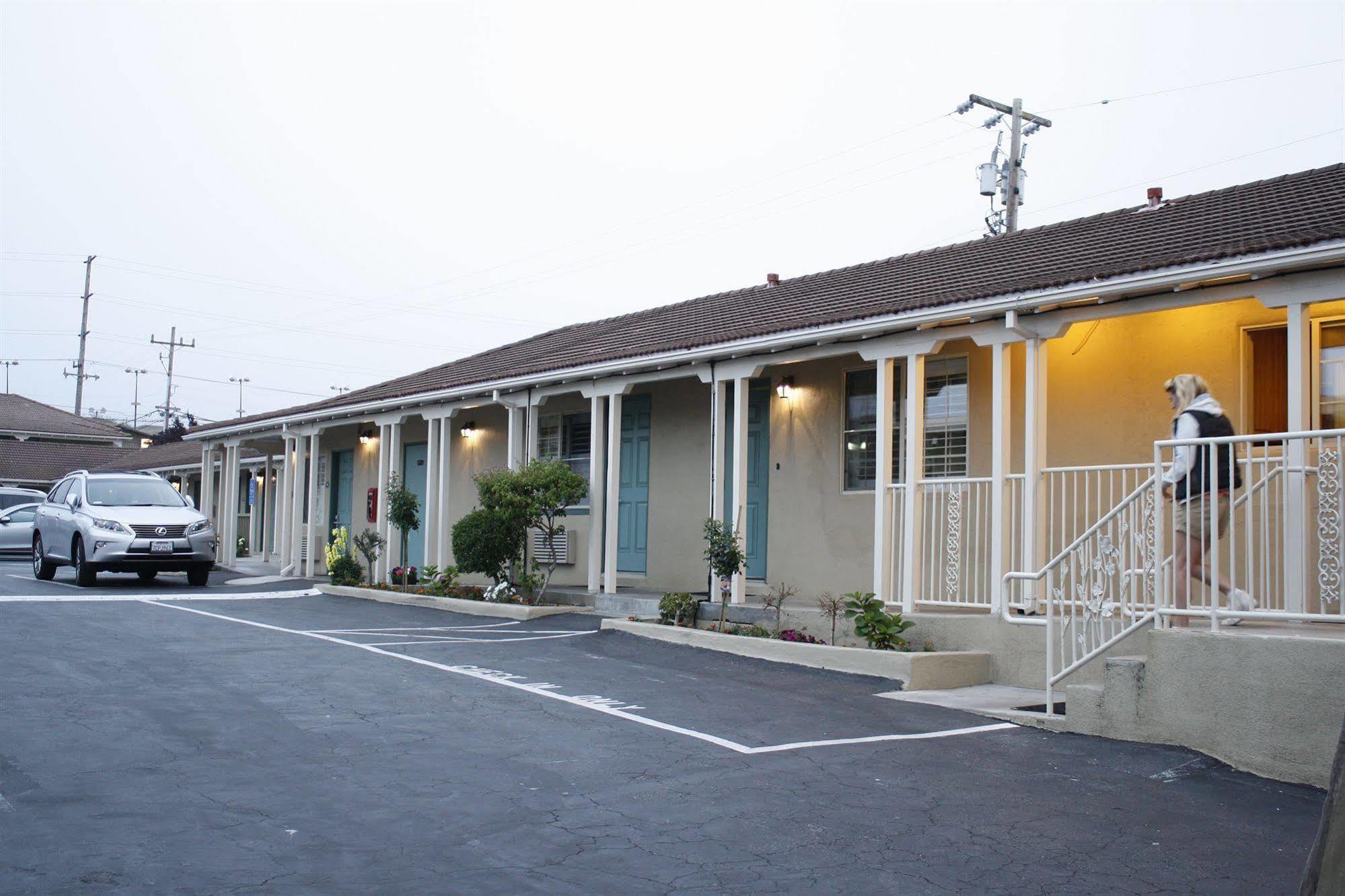 El Castell Motel Monterey Exterior photo