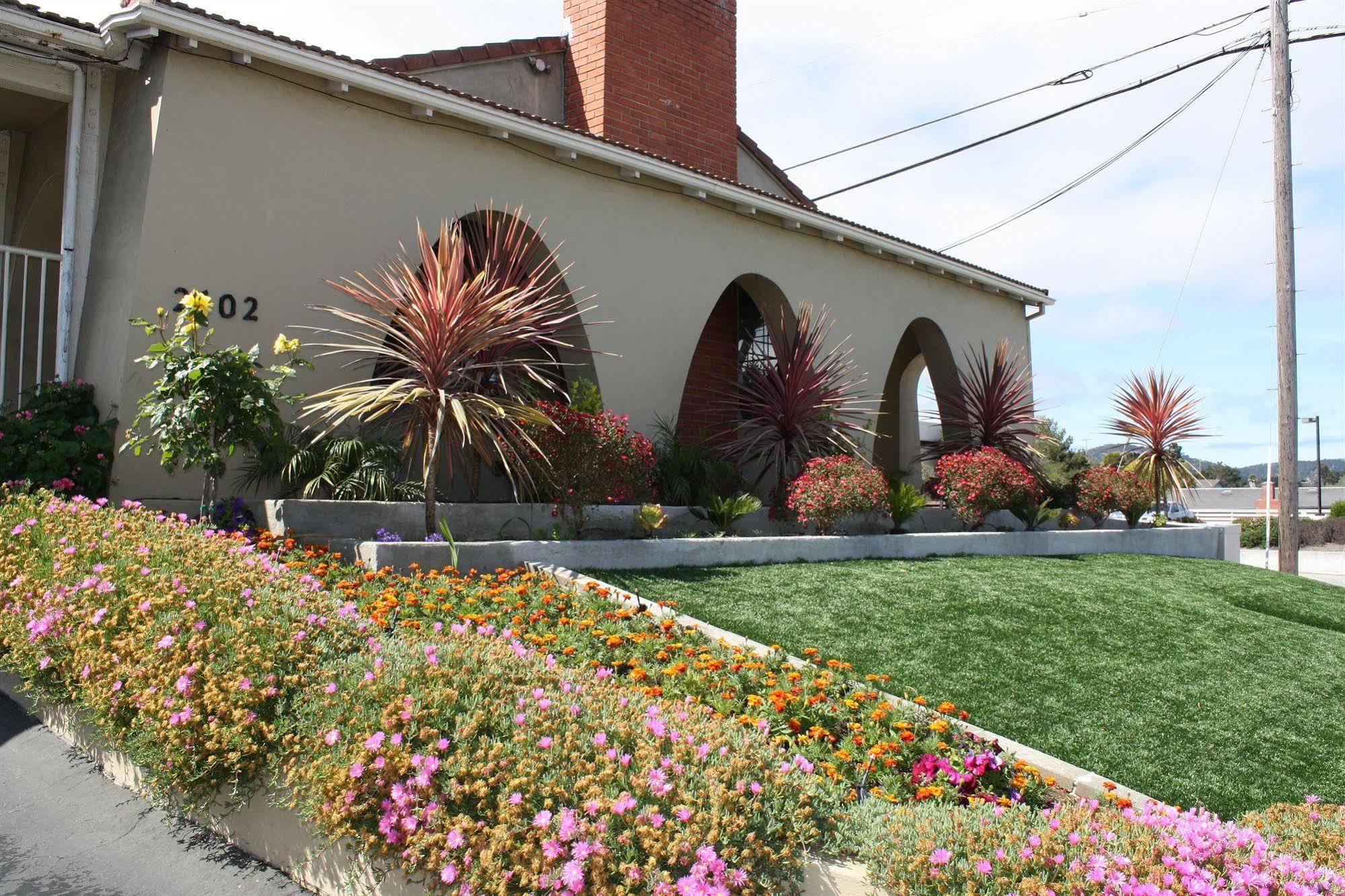 El Castell Motel Monterey Exterior photo