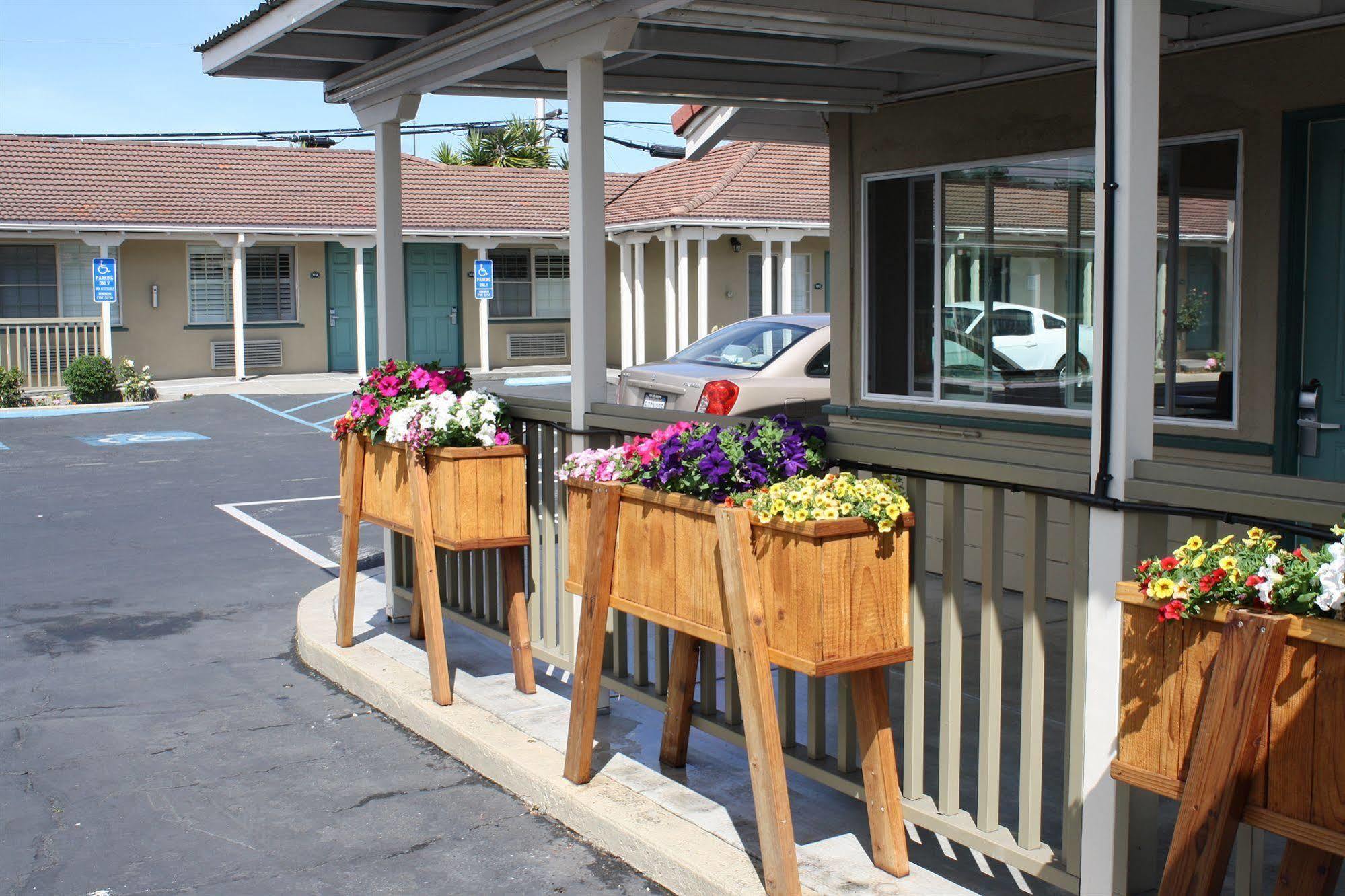 El Castell Motel Monterey Exterior photo